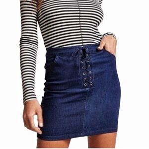 Forever 21 Y2K style stretch denim lace-up mini skirt size small comfy blue